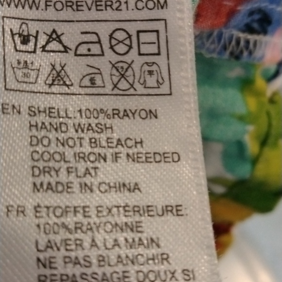 Forever 21 floral 100% rayon, adjustable , ruffled top with pockets  size medium - Picture 6 of 7